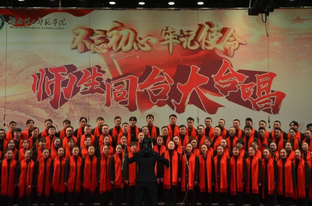 侮辱性极强!崔永熙隔扣杨瀚森后指着他笑,杨瀚森低头一脸羞愧